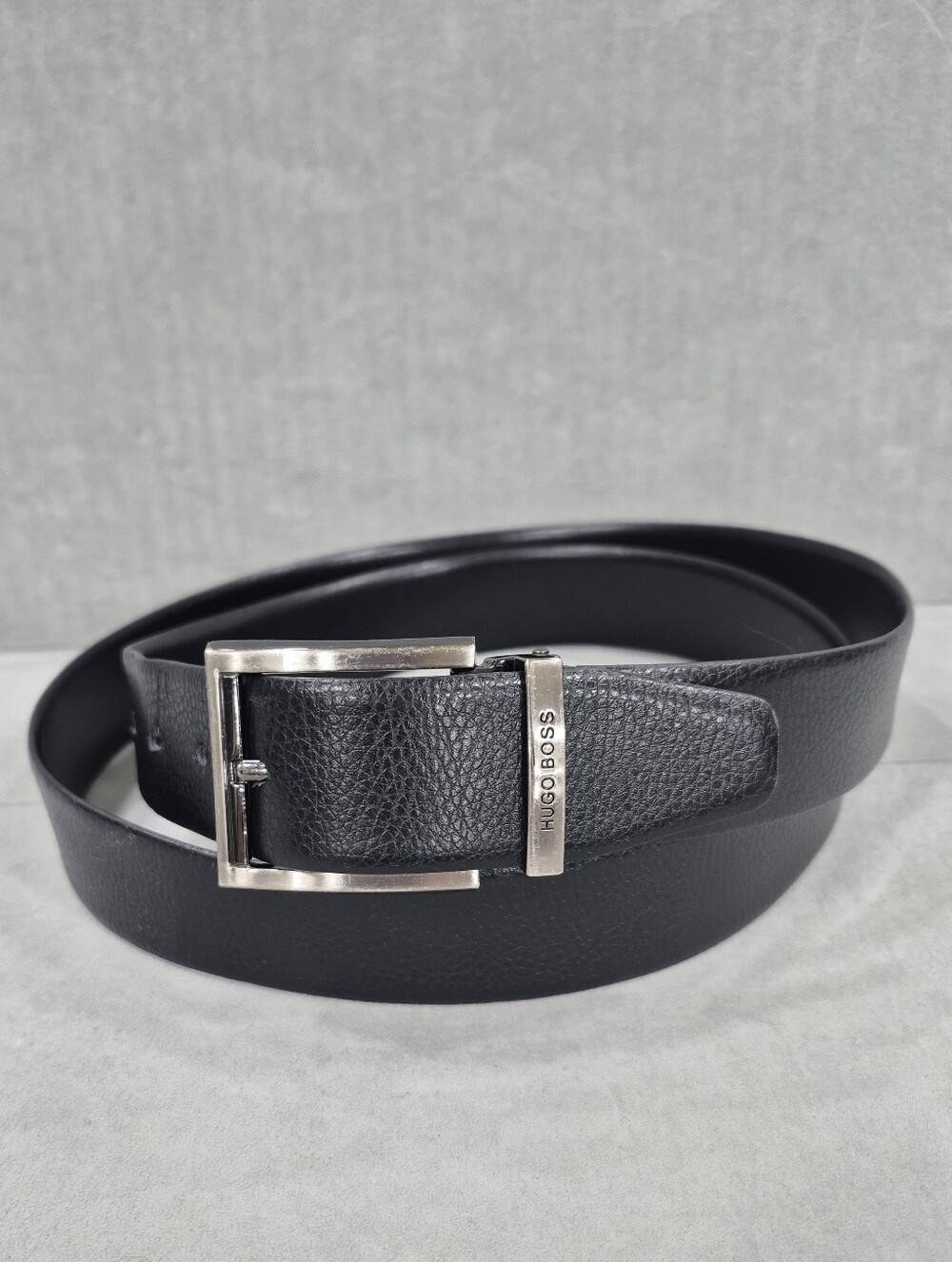 Hugo Boss reversible belt men's 44 black smooth and pebbled square buckle